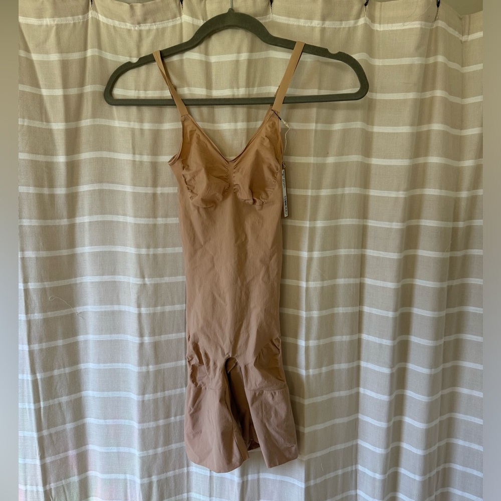 Skims Everyday Sculpt Mid Thigh Bodysuit